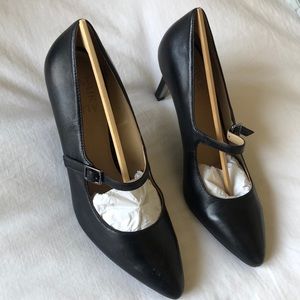 Naturalized Mary Jane heels black size 7 1/2